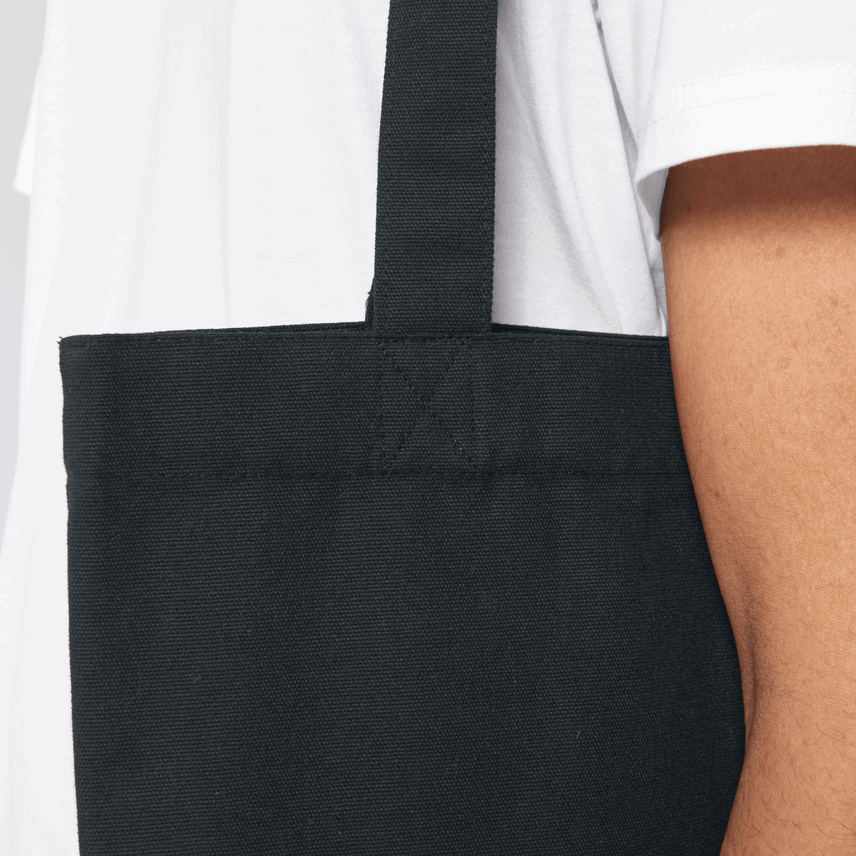 Détail du tote bag Branche de Pin – Sac durable et pratique