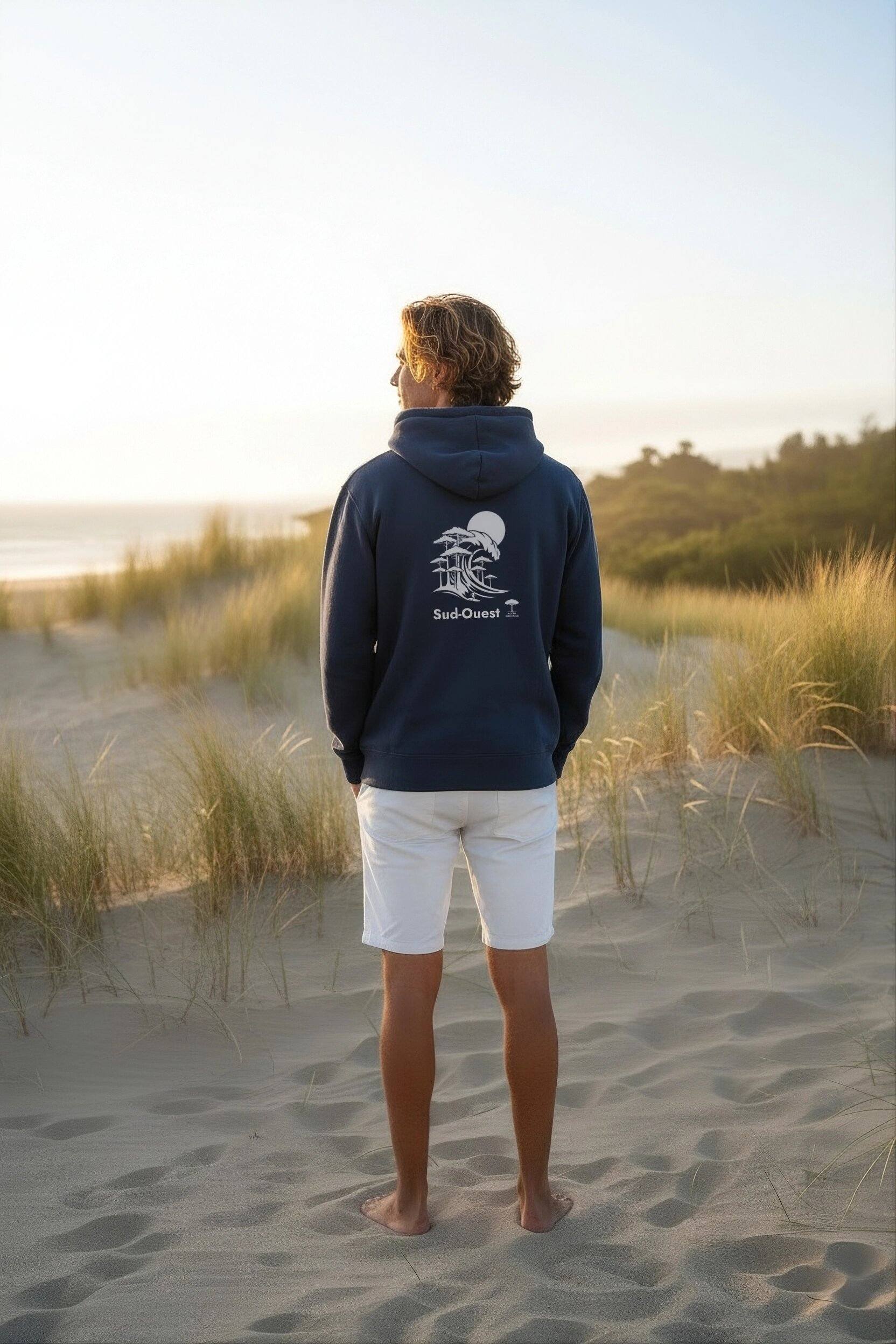 surfer avec sweat surf marine dans les dunes Landes
