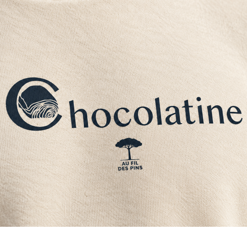 Macro sweat Chocolatine sur mur terracotta