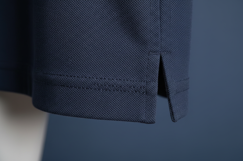 Photo macro fente latérale finitions polo