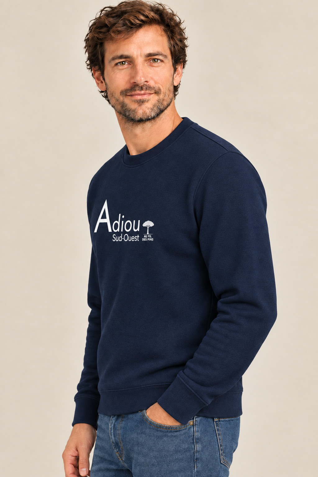 Photo trois-quarts nettoyée du sweat Adiou