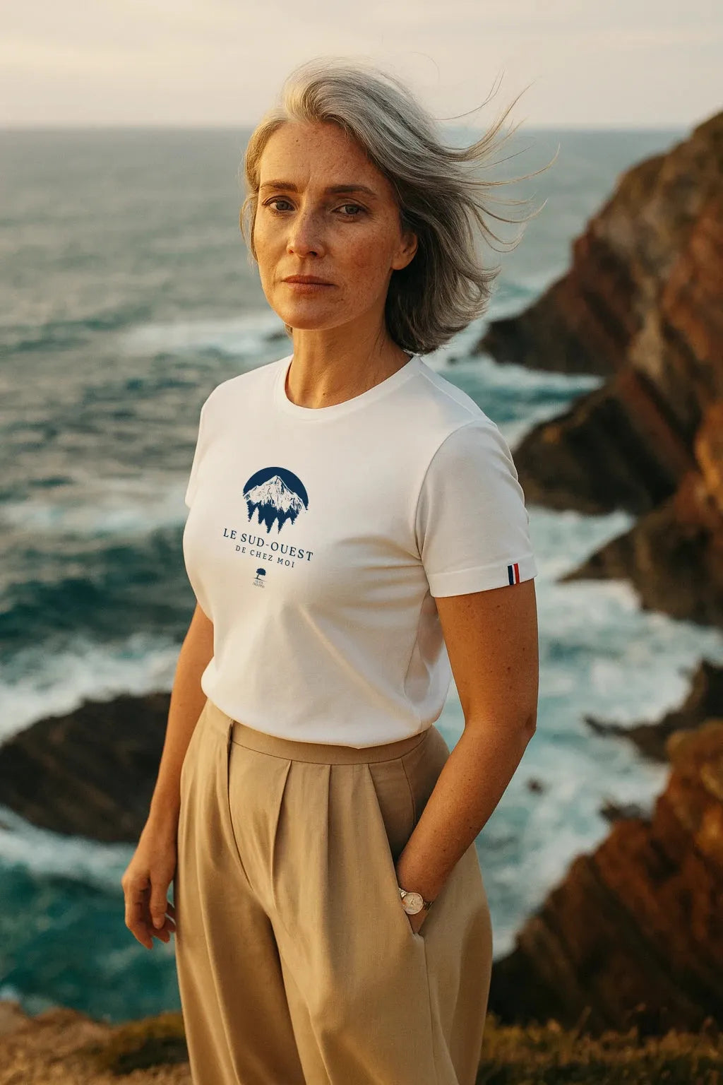Femme portant le t-shirt français Pyrénées en coton bio